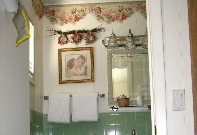 غرفة ديلوكس رباعية, Oak Park Inn