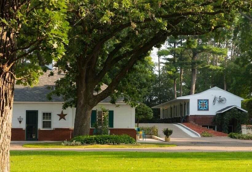 غرفة بريميوم رباعية, Oak Park Inn