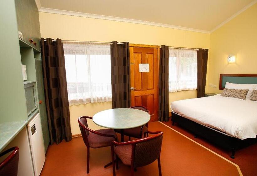 패밀리 룸, Downs Motel