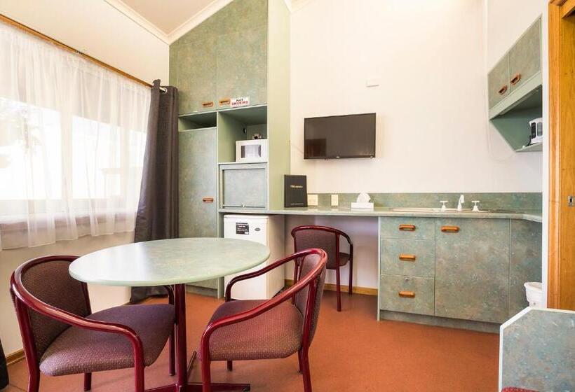 패밀리 룸, Downs Motel