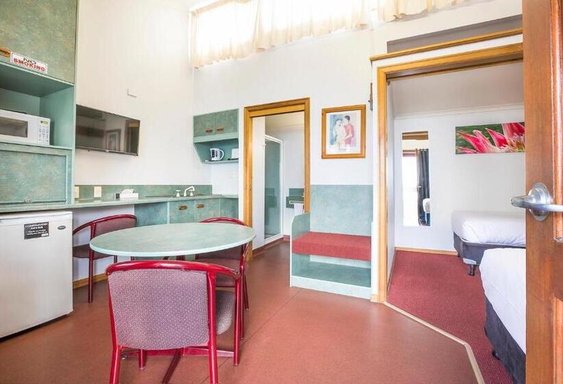 패밀리 룸, Downs Motel