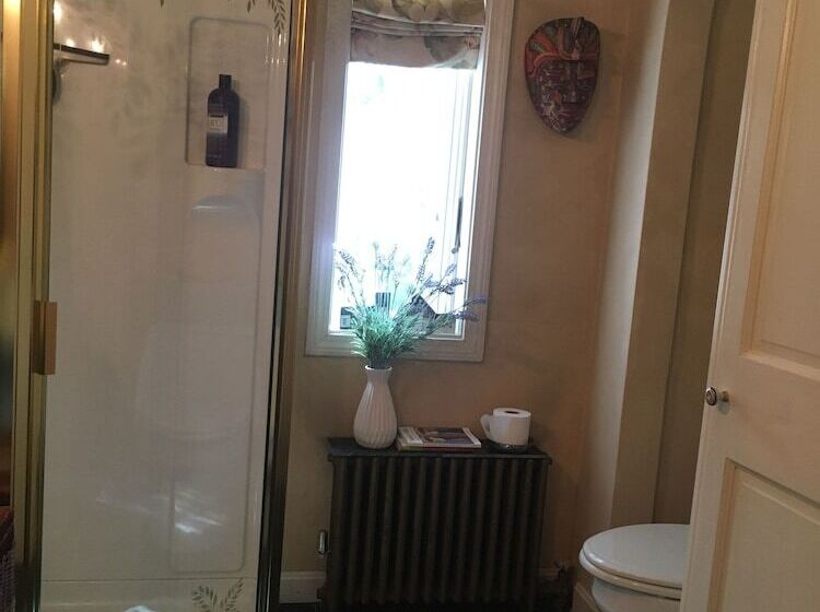 バス共有のスタンダードルーム, Fleetwood House Bed And Breakfast