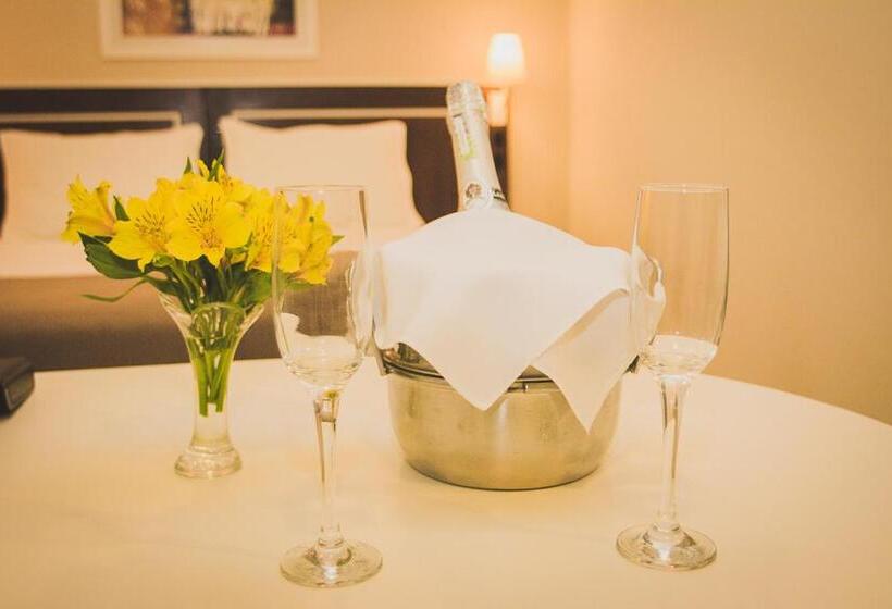 수피리어 룸, Altadomo