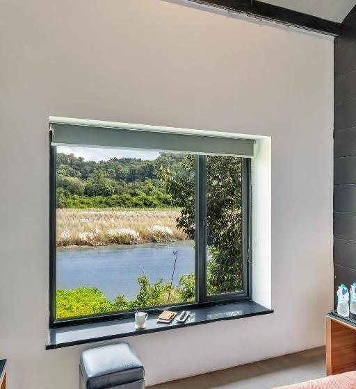 חדר משפחתי, Club Mahindra Corbett