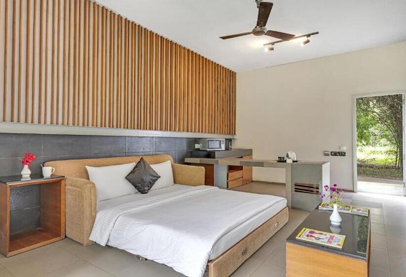 חדר משפחתי, Club Mahindra Corbett