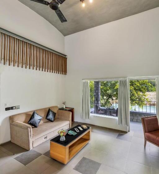 חדר משפחתי, Club Mahindra Corbett