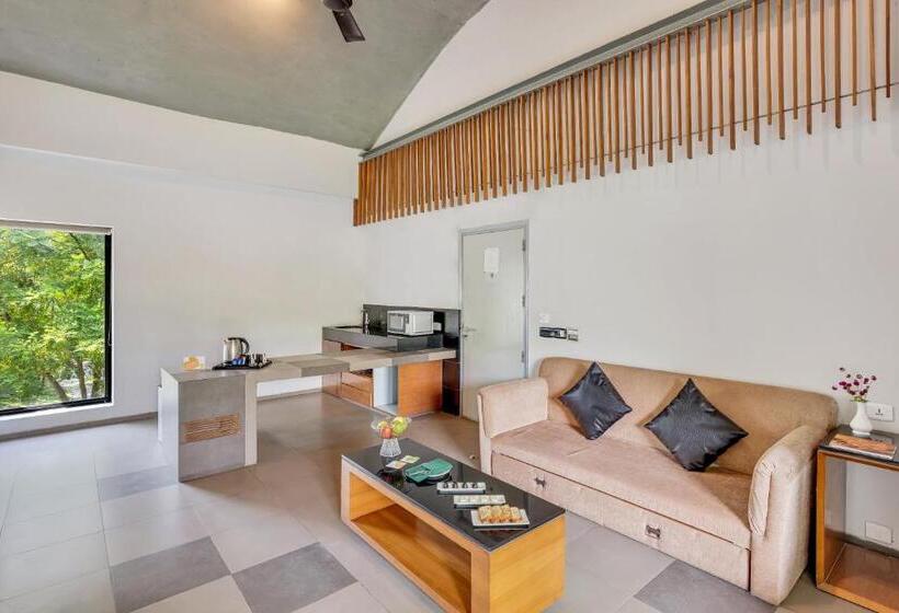 חדר משפחתי, Club Mahindra Corbett