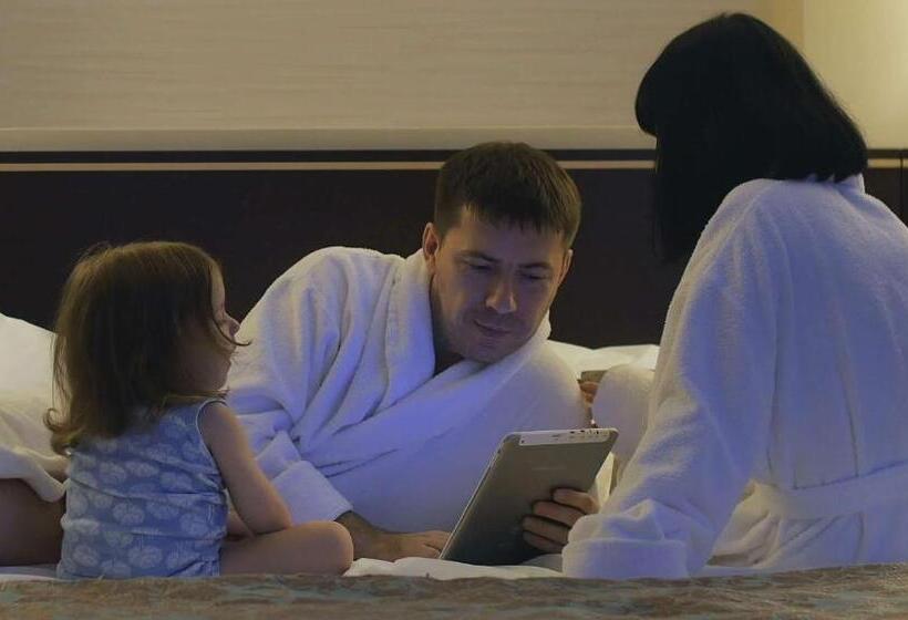 غرفه قياسيه سريرين مزدوجين, Francis