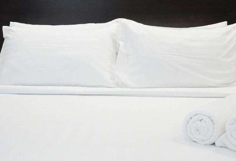 غرفة قياسية سرير كينج, Francis