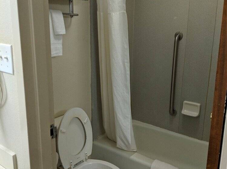 غرفه قياسيه سريرين مزدوجين, Francis