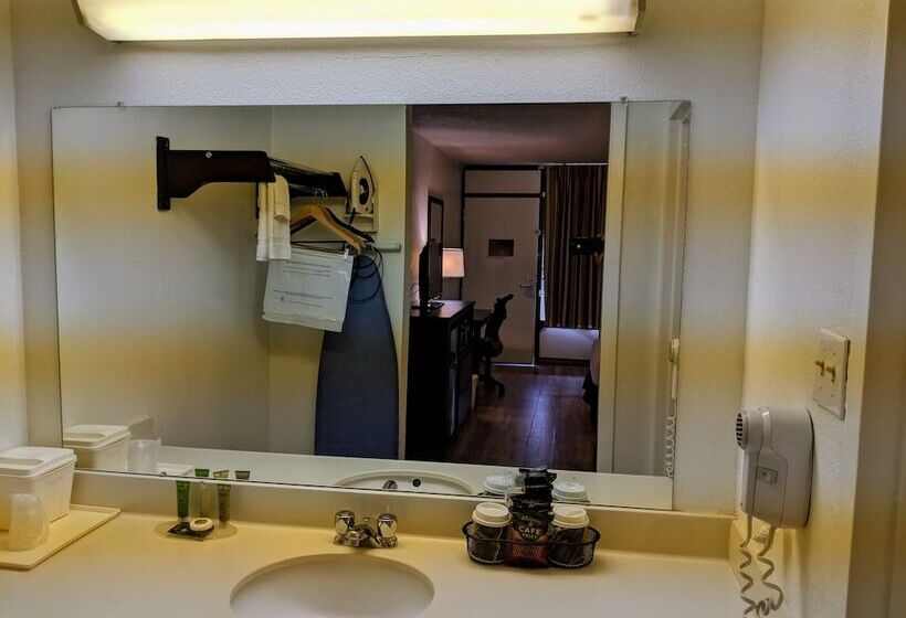 غرفه قياسيه سريرين مزدوجين, Francis