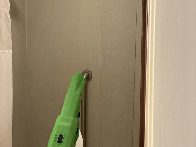 غرفه قياسيه سريرين مزدوجين, Francis