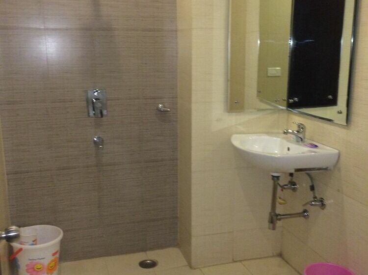 חדר דלוקס, Love Kush