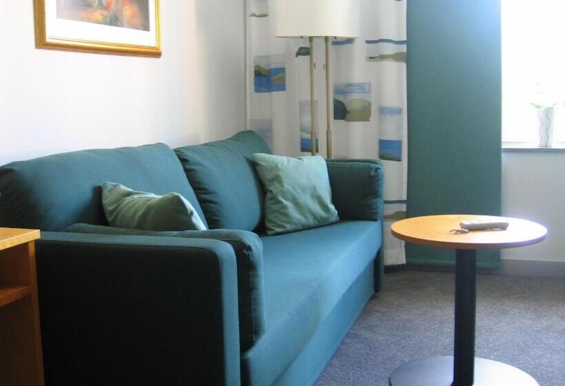 家庭间, Lumber & Karle