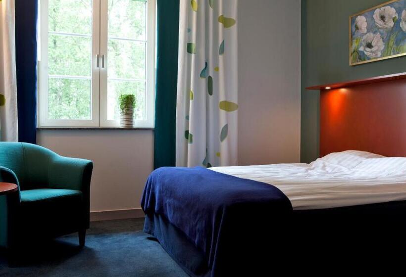 标准间, Lumber & Karle