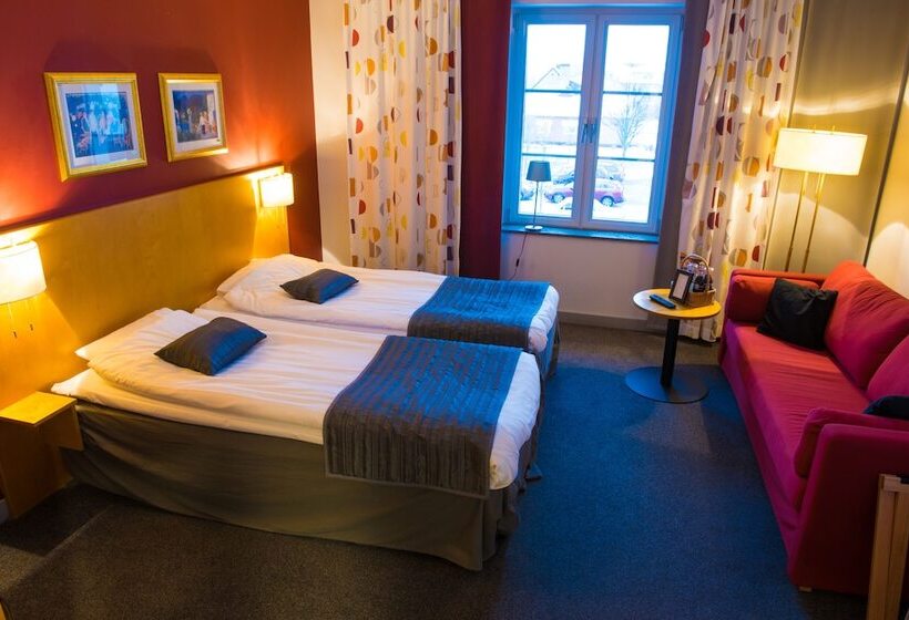 家庭间, Lumber & Karle