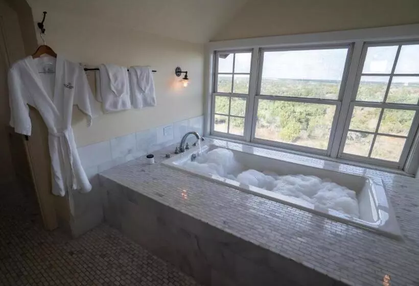 キングサイズベッドのスイートルーム, Sage Hill Inn & Spa