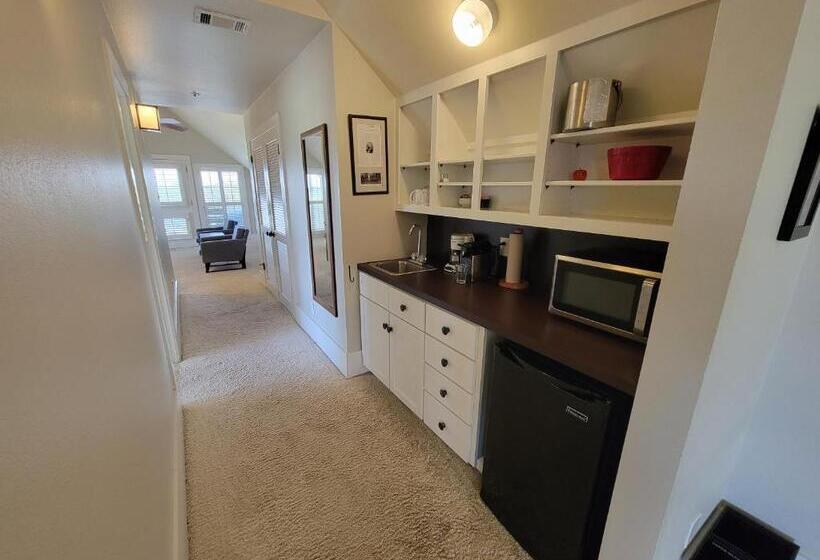 스위트 킹사이즈 침대, Sage Hill Inn & Spa