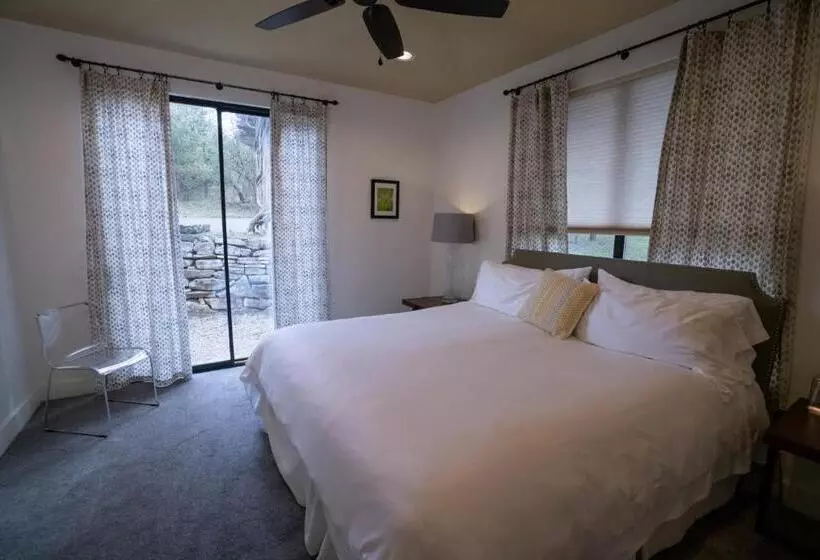 キャビン, Sage Hill Inn & Spa