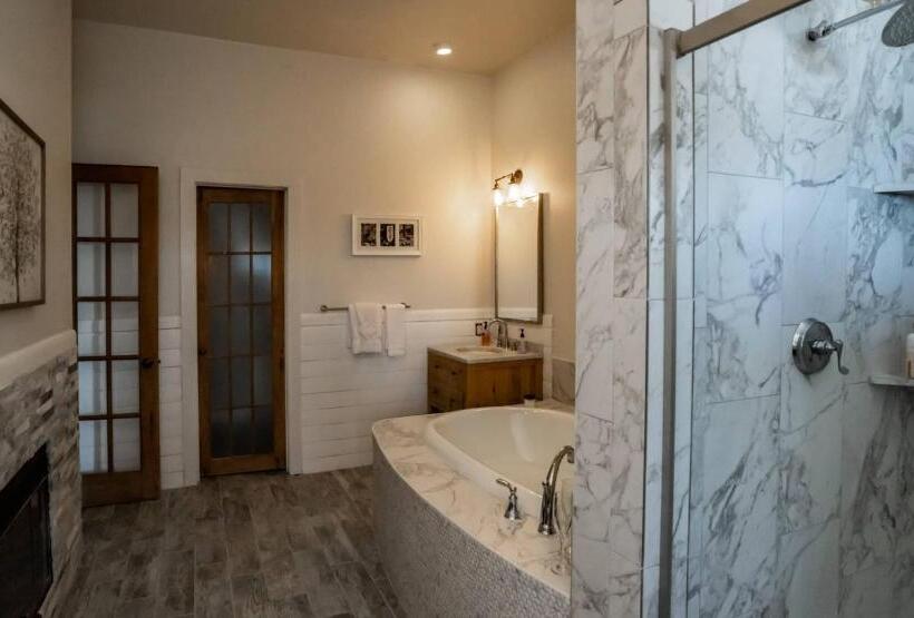 חדר דחוקס עם מיטת קינג, Sage Hill Inn & Spa