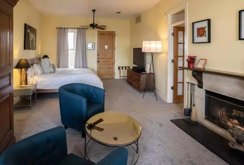 キングサイズベッドのデラックスルーム, Sage Hill Inn & Spa