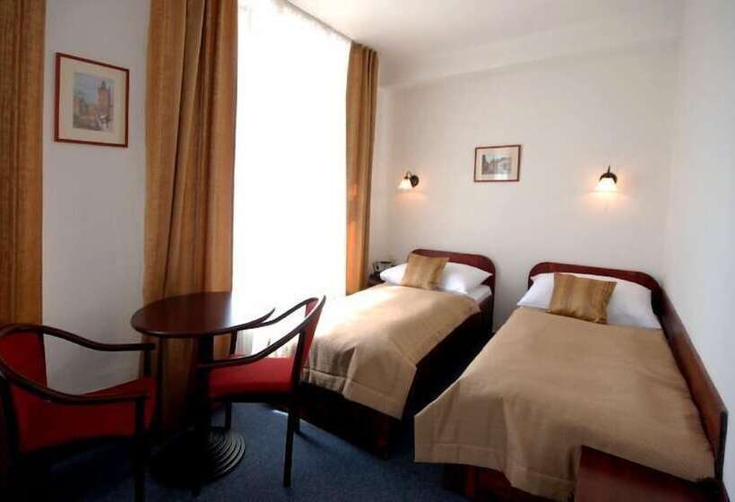 اتاق استاندارد, U Stare Pani  At The Old Lady