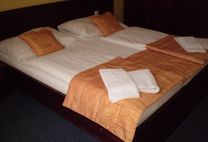 سوییت, U Stare Pani  At The Old Lady