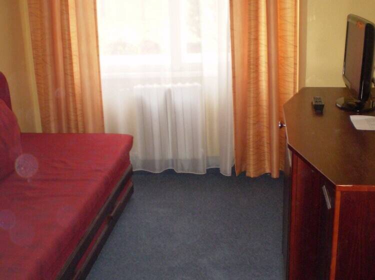 سوییت, U Stare Pani  At The Old Lady