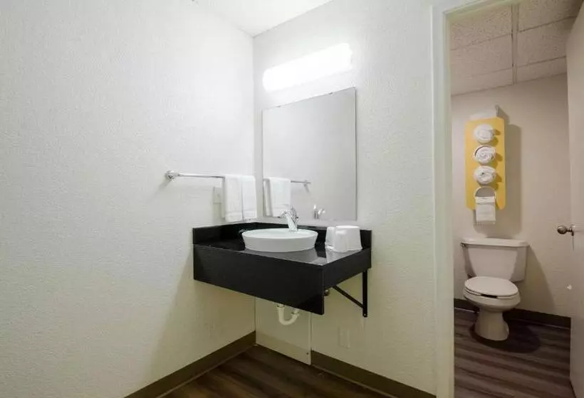 キングサイズベッドのデラックスルーム, Motel 6 Big Springs, Ne