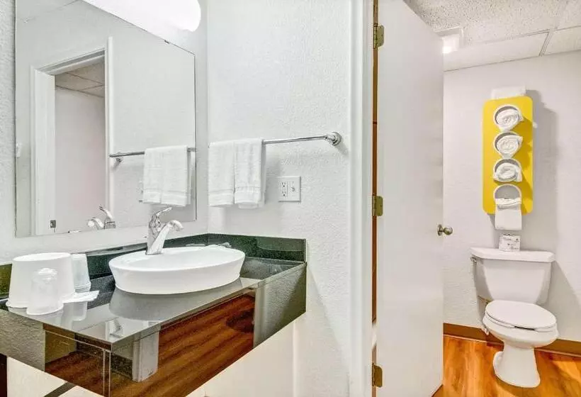 キングサイズベッドのデラックスルーム, Motel 6 Big Springs, Ne