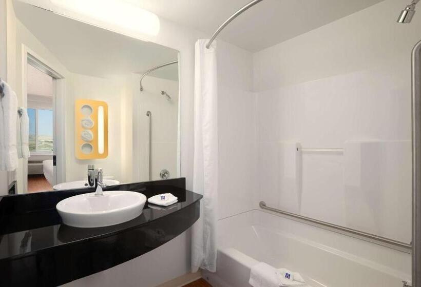 Engelliler için Standart Oda, Motel 6swift Current, Sk