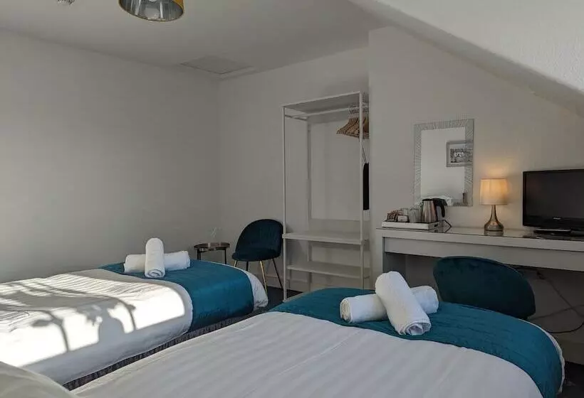 Habitaciï¿½n Estï¿½ndar Abuhardillada, Acqua Beach