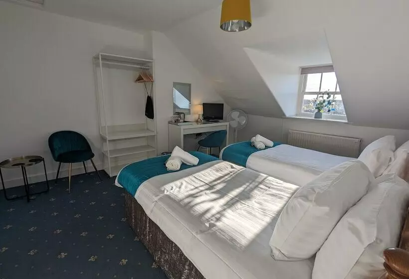 Habitaciï¿½n Estï¿½ndar Abuhardillada, Acqua Beach