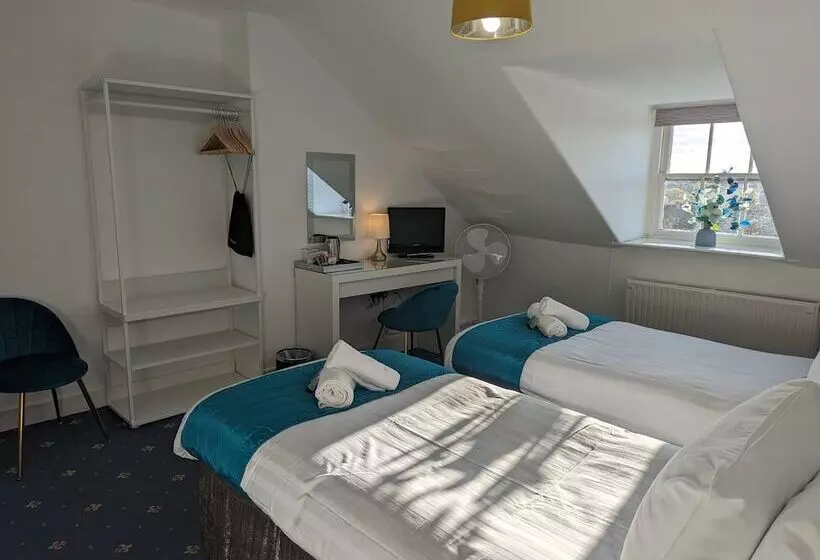Habitaciï¿½n Estï¿½ndar Abuhardillada, Acqua Beach
