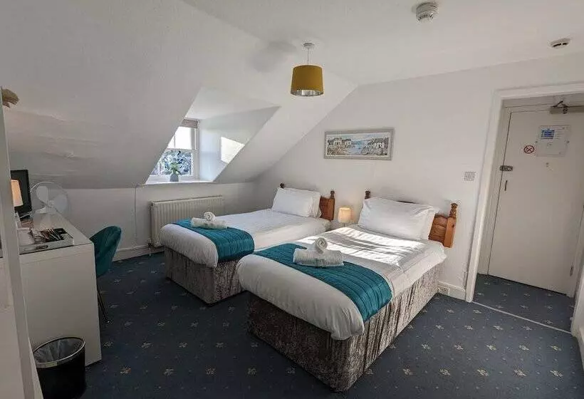 Habitaciï¿½n Estï¿½ndar Abuhardillada, Acqua Beach