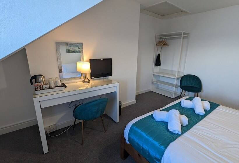 Habitación Estándar Abuhardillada, Acqua Beach