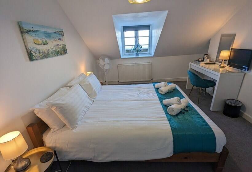 Habitación Estándar Abuhardillada, Acqua Beach