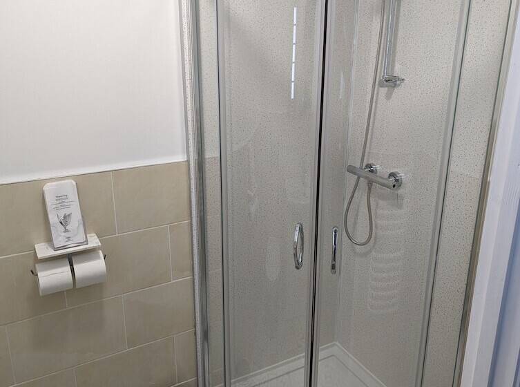 חדר משפחתי, Acqua Beach