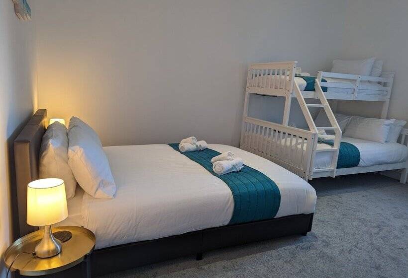 חדר משפחתי, Acqua Beach