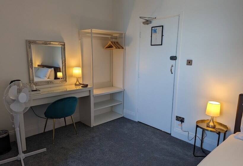 חדר משפחתי, Acqua Beach