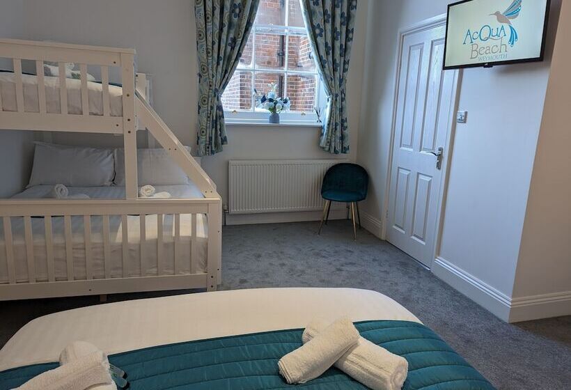 חדר משפחתי, Acqua Beach