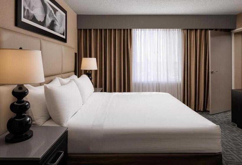 غرفة ديلوكس سرير كينج, Pomeroy Hotel & Conference Centre