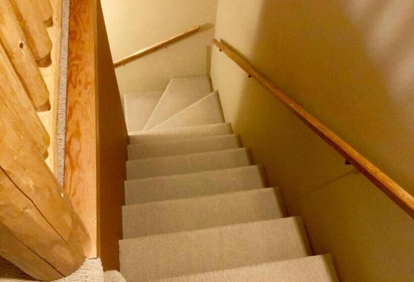 חדר סטנדרט עם מרפסת, Vagabond Lodge At Kicking Horse