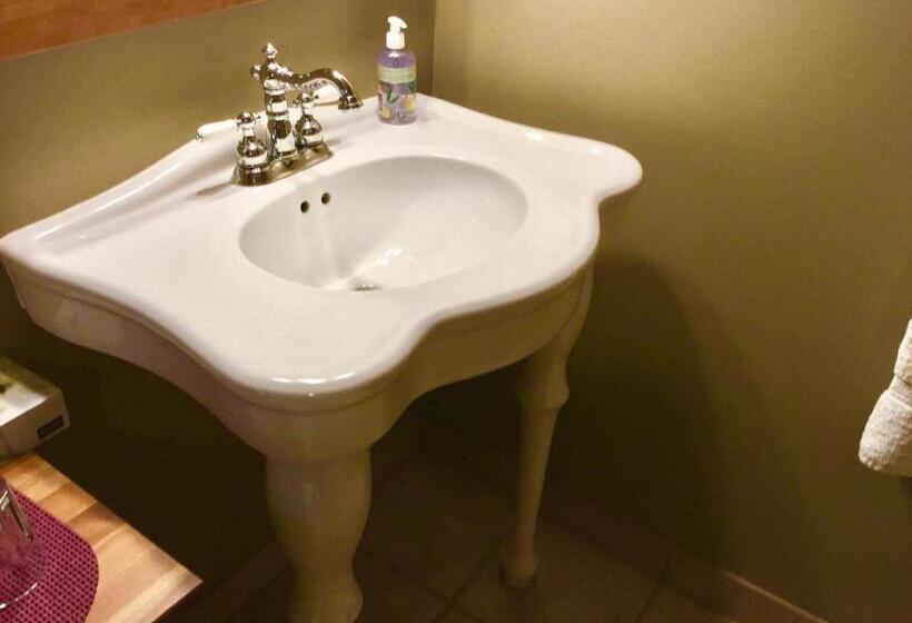 חדר סטנדרט, Vagabond Lodge At Kicking Horse