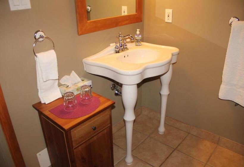 חדר סטנדרט, Vagabond Lodge At Kicking Horse