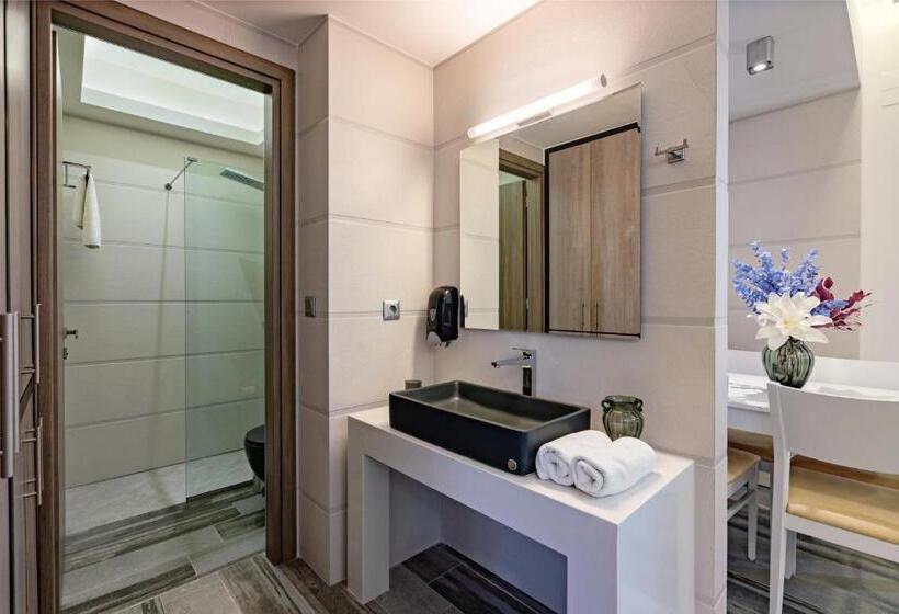 דירת חדר דלוקס, Summer Dream