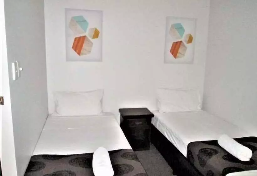 スイート（家族用）, Tower Court Motel
