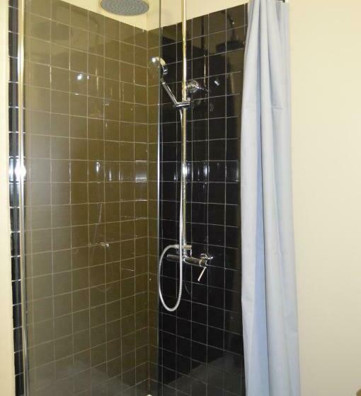 سوئیت با بالکن, Wallis Rato