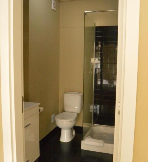 سوئیت با بالکن, Wallis Rato