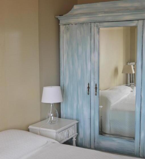 سوئیت با بالکن, Wallis Rato